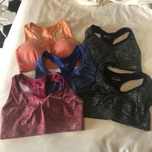Size S sports bra lot✨